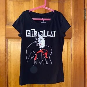 Disney girls/juniors Cruella t-shirt- size L - great condition/never worn